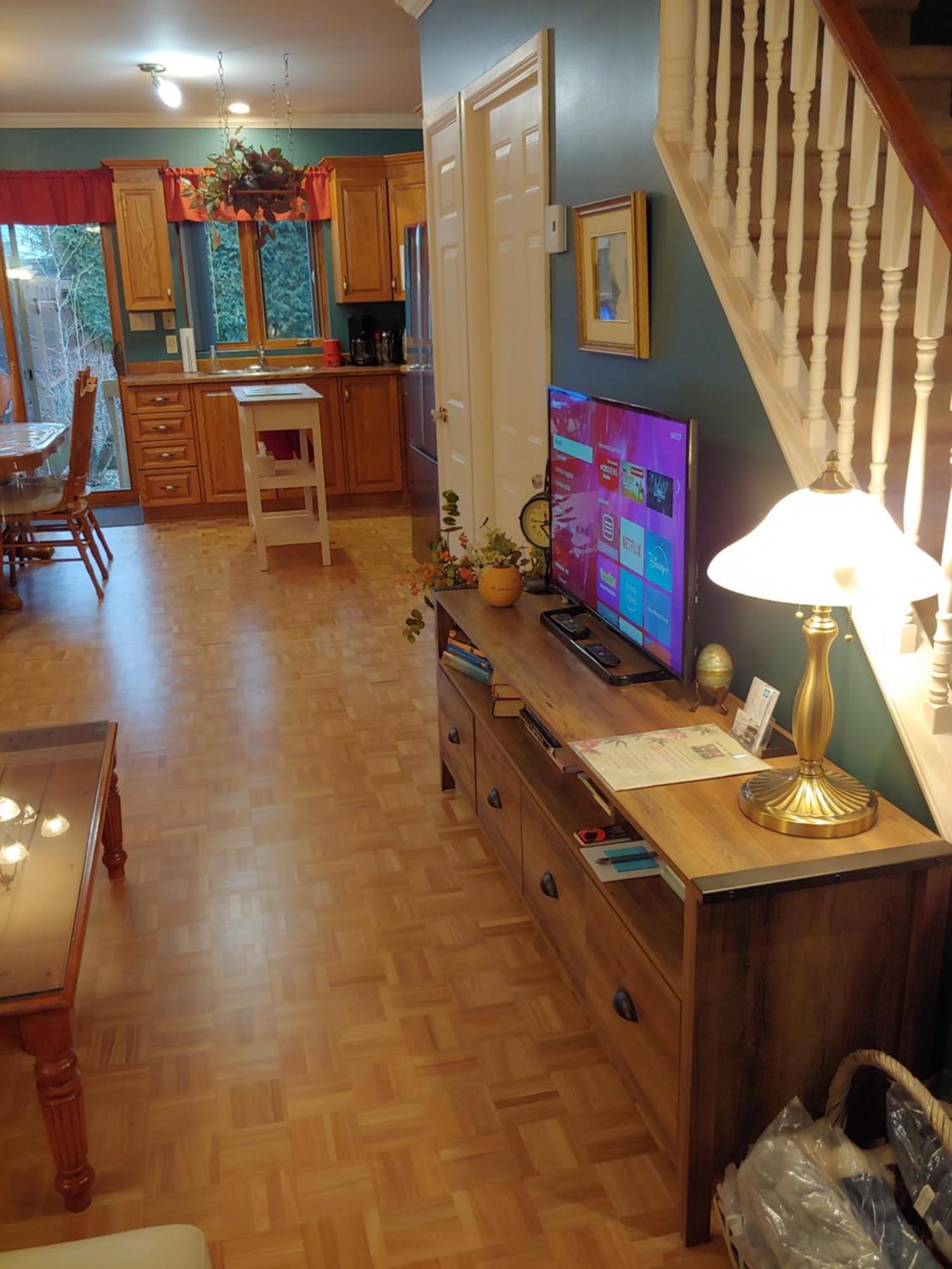 3 Bedrooms 3 Beds Near Metro -2 Parking Free Montréal Extérieur photo